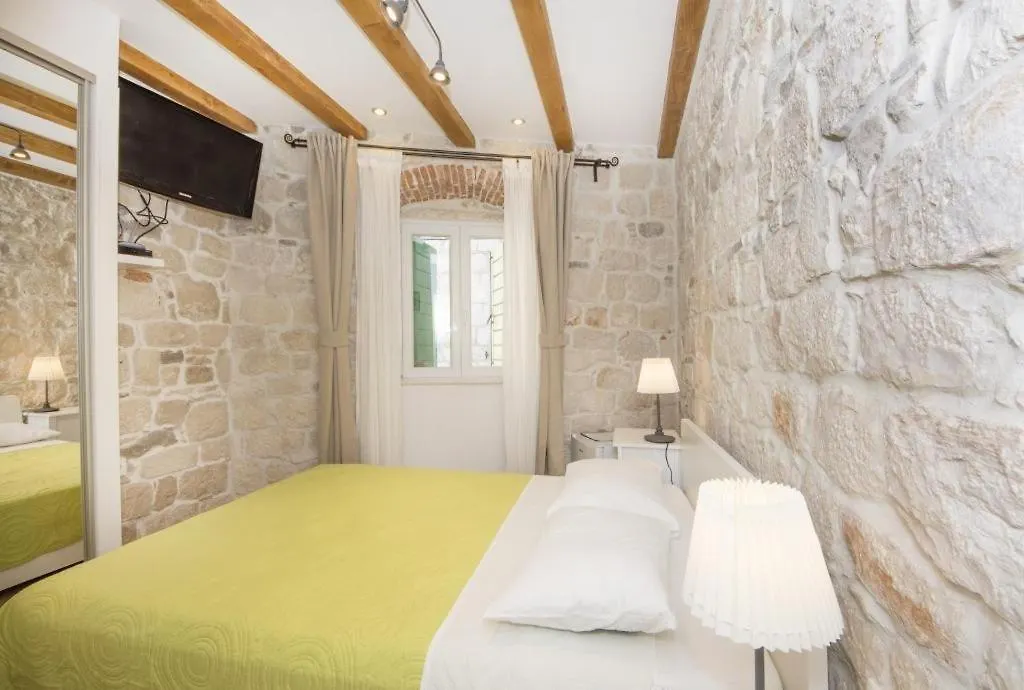 Apartments Stone Elegance Split 3*,  Croácia